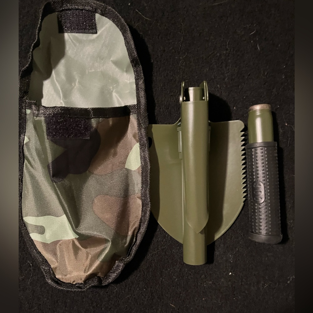 Military / Hunting / Camping Tactitcsl shovel (great stocking stuffer!)